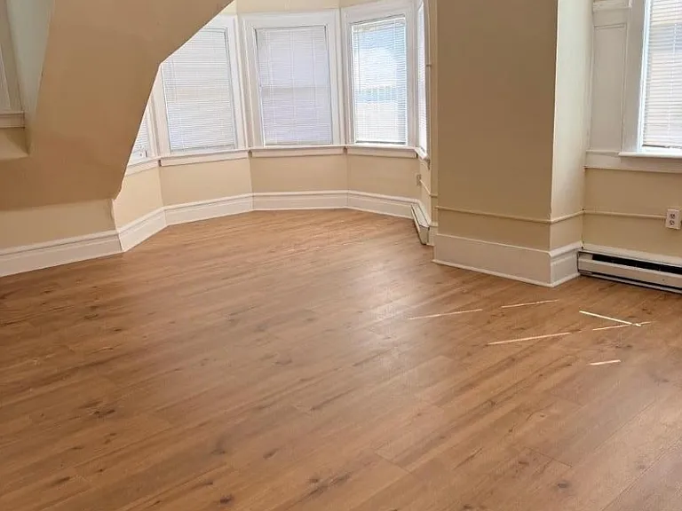 100 Main St #6 — Photo 18