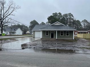 214 N Walnut St, Rose Hill, NC 28458