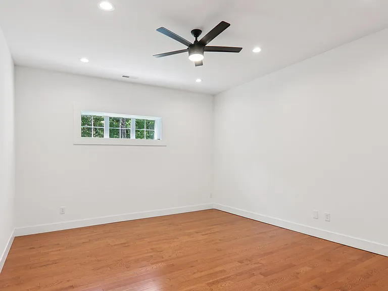 178 Jonathan Ln — Photo 22