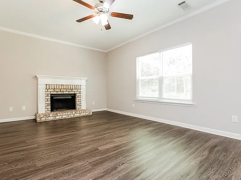 412 Fieldcrest Dr — Photo 4