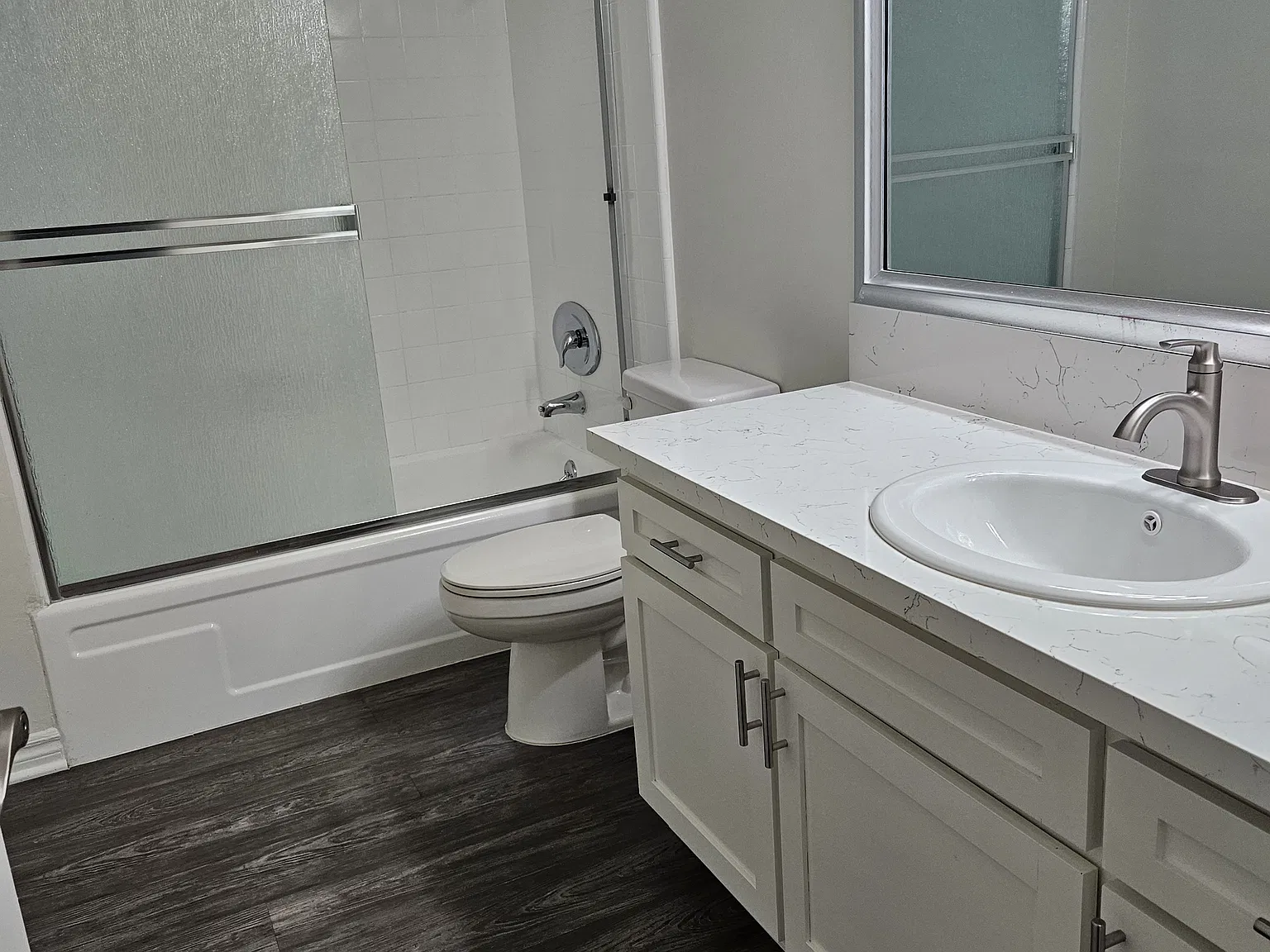 2 bed, 850 sqft, $2,975 — Photo 2