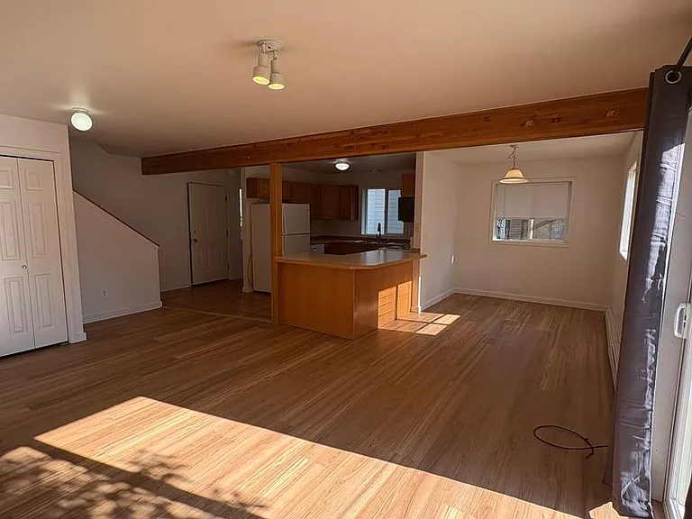 411 Greenway Ave — Photo 1