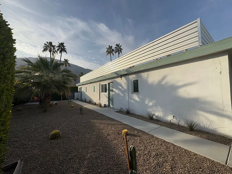 700 N Riverside Dr #4 — Photo 15