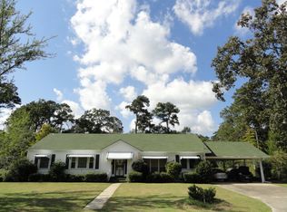 28 Country Club Dr, Laurel, MS 39440