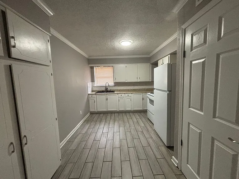 4122 Cherokee St — Photo 4