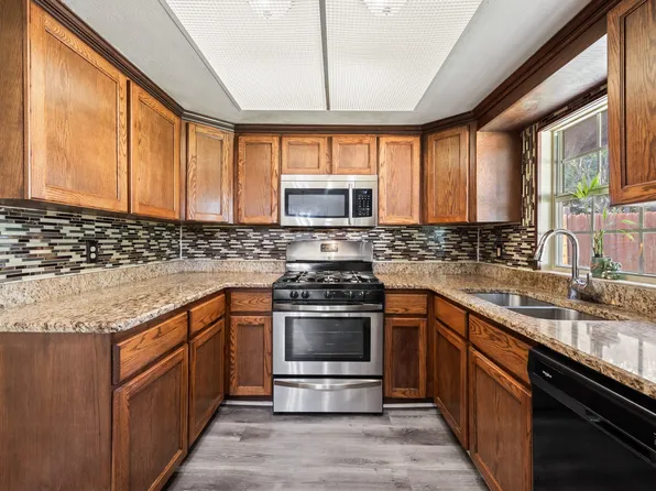 109 Ridgeway Cir, Lewisville, TX 75067