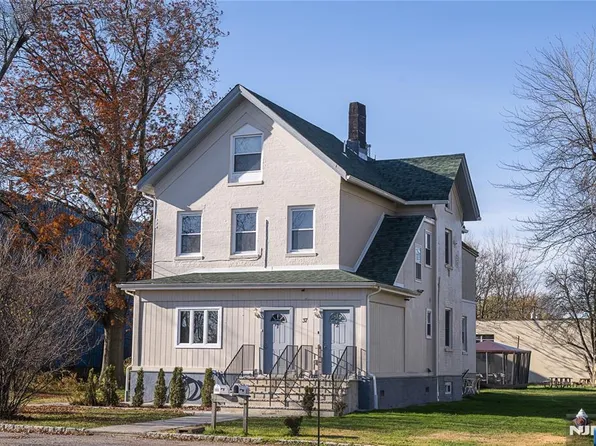 37 Riverside Ave, Little Ferry, NJ 07643