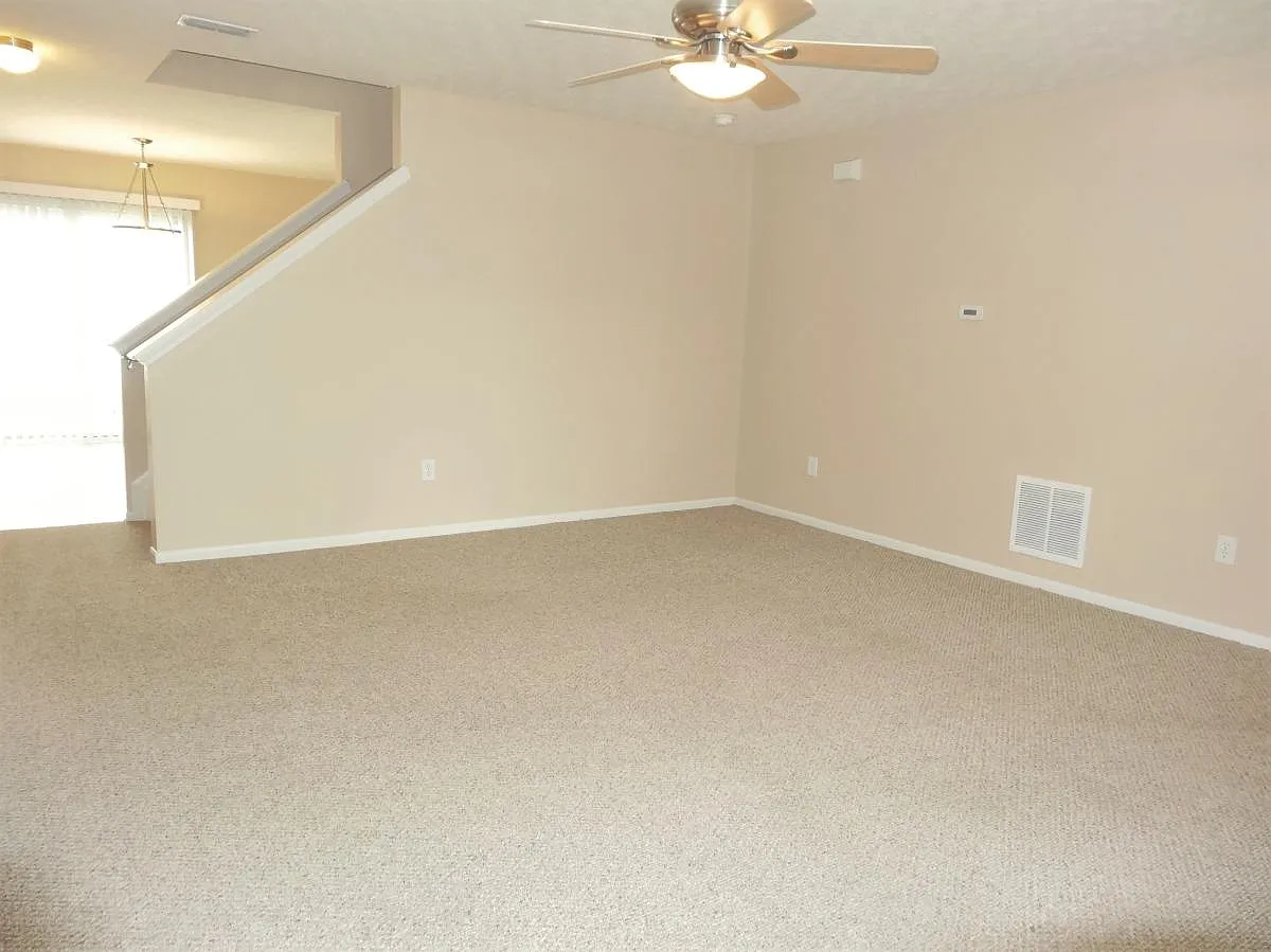 3 bed, 2.5 bath, 1584 sqft, $2,400 — Photo 3
