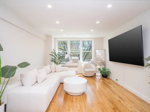 740 East 32nd Street image 2 of 19