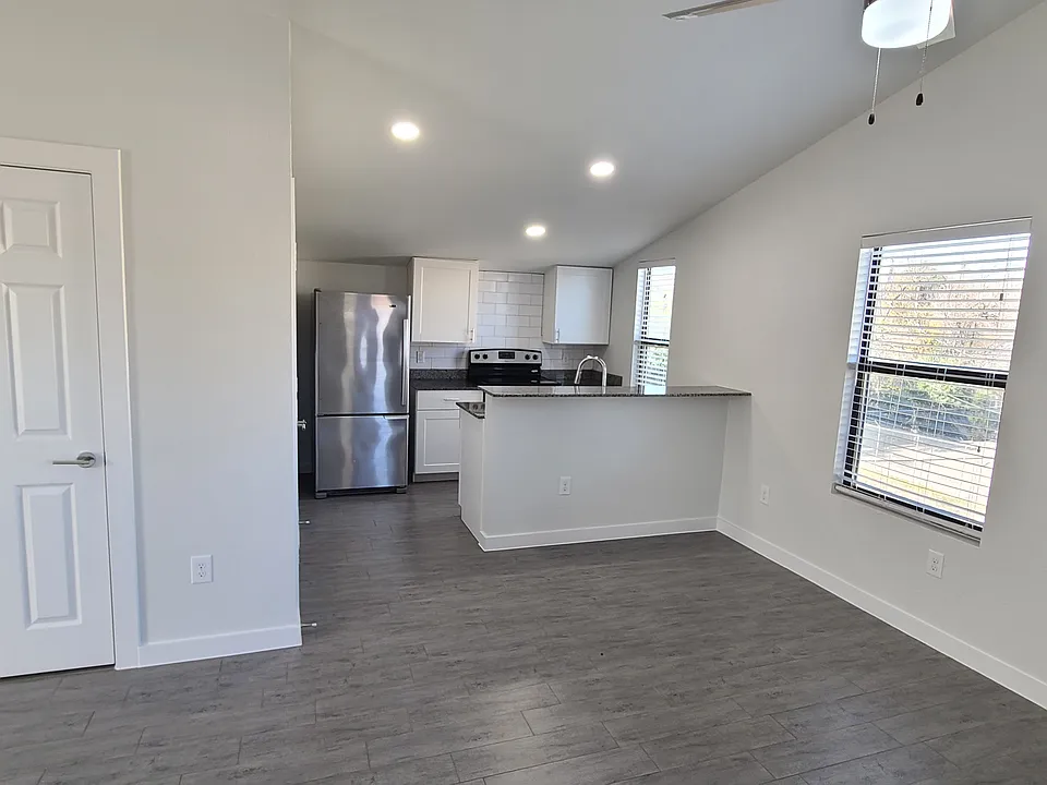 7406 Geneva Dr #2B