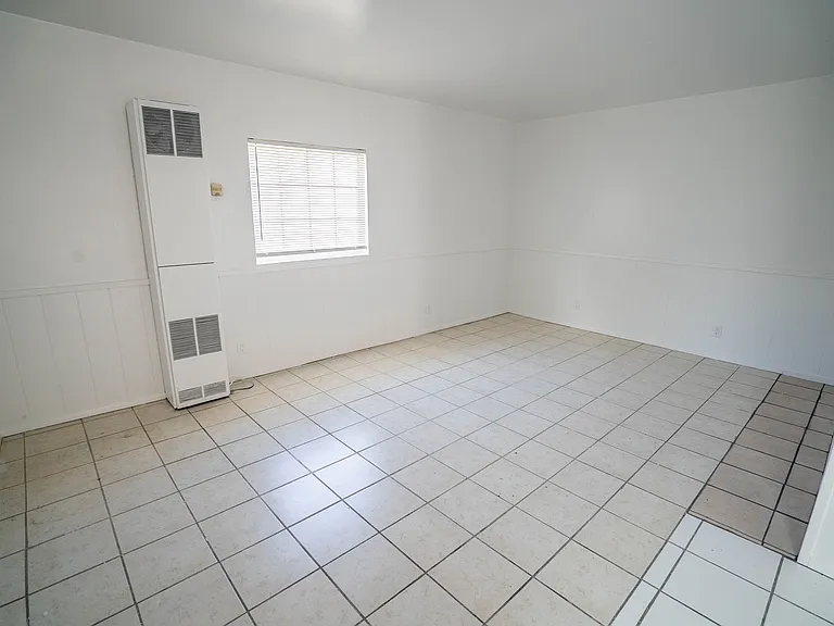 24012 Arch St — Photo 4