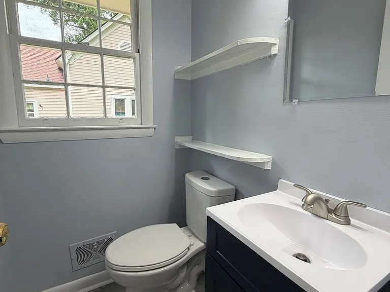 226 College Dr — Photo 7