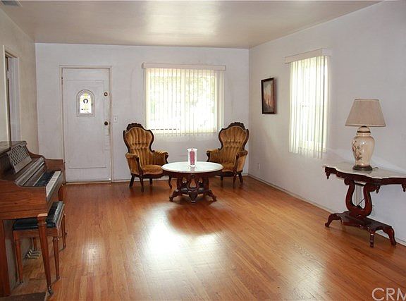 3rd image of 8249 Rush St