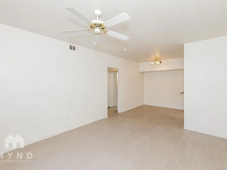 9620 W Russell Rd #1125 — Photo 6