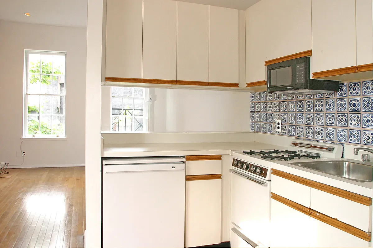Building Photo - 237 E 81st St #R