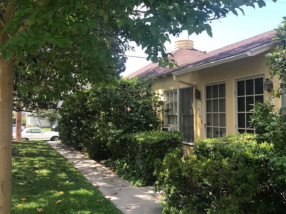 Magnolia Gardens Courtyard