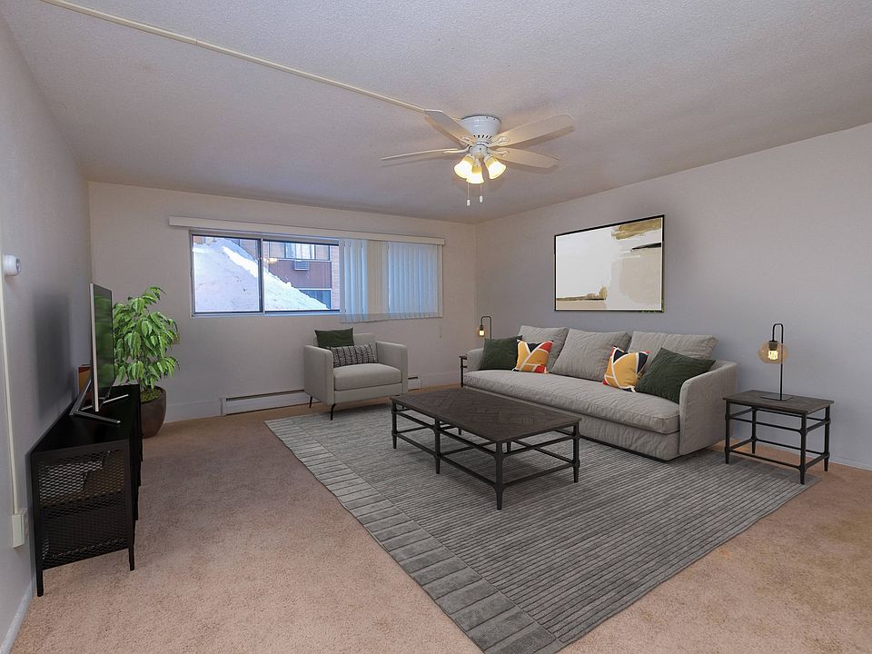Fargo, ND North Manor Apartments | Living