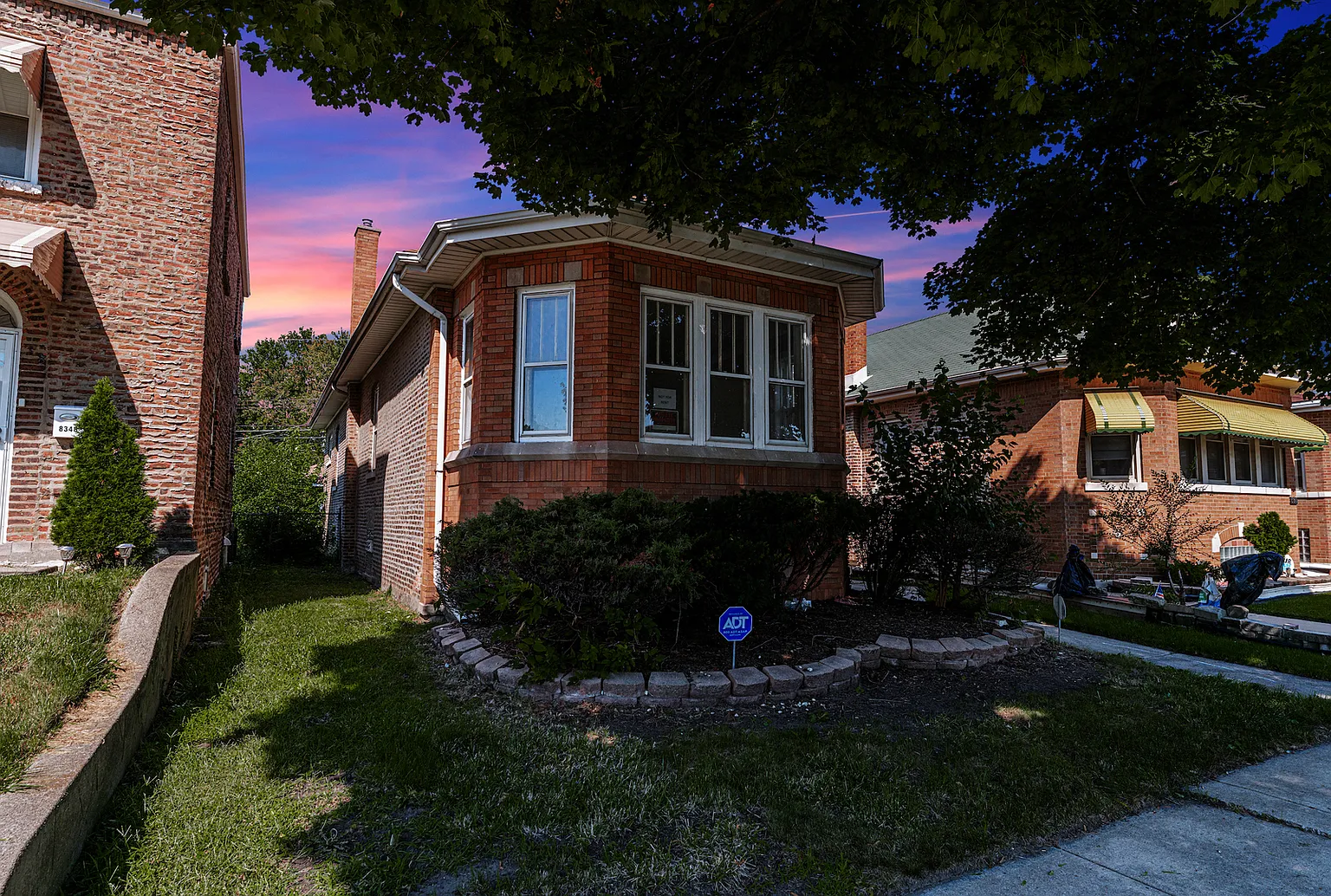 8346 S Dante Ave photo 1