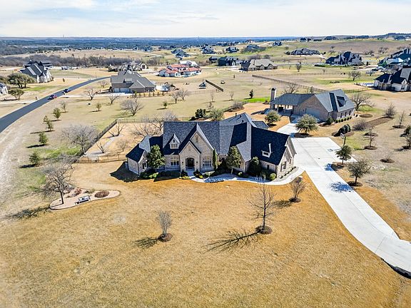 2nd image of 301 Rustic View Ln
