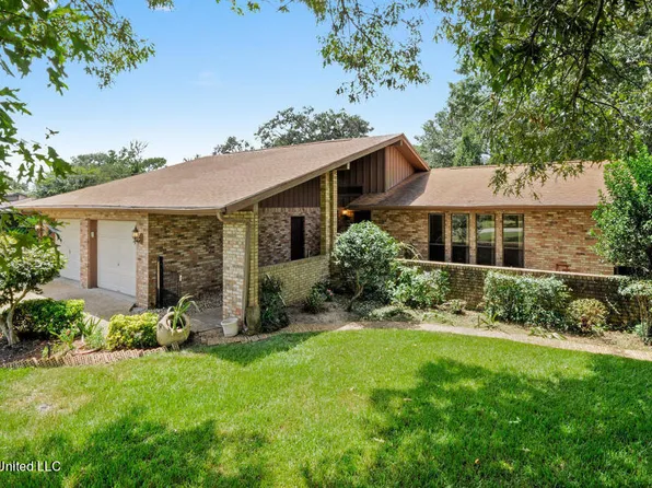 5513 Golf Club Dr, Diamondhead, MS 39525