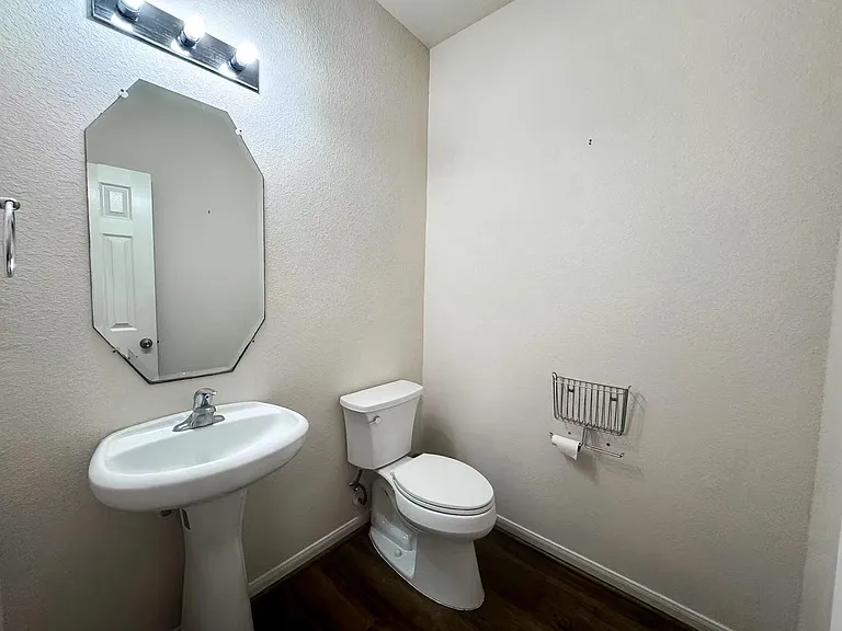 3923 Calgary Cir — Photo 9