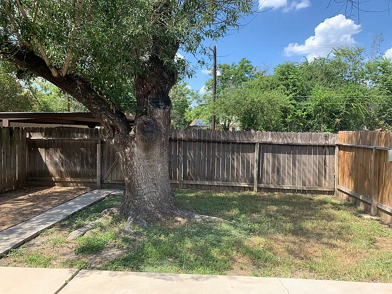105 Travertine Ln #B — Photo 28