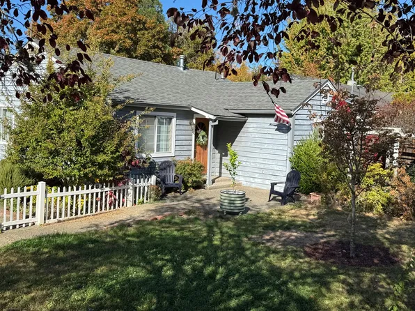 1040 NE Madrone St, Grants Pass, OR 97526