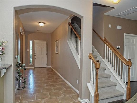 4th image of 1111 Henderson Dr
