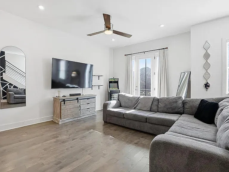 700 James Ave #15 — Photo 6