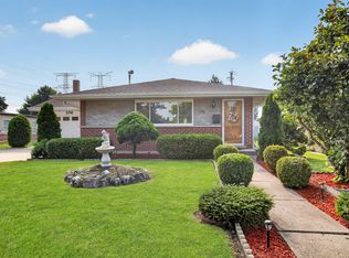 576 Dara James Rd, Des Plaines, IL 60016