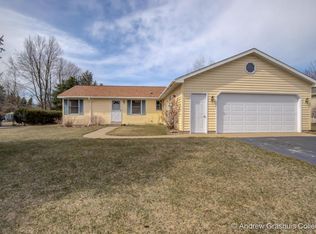 5151 Torrey Pines Dr NW, Comstock Park, MI 49321