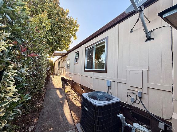 3rd image of 184 Mosscreek Court