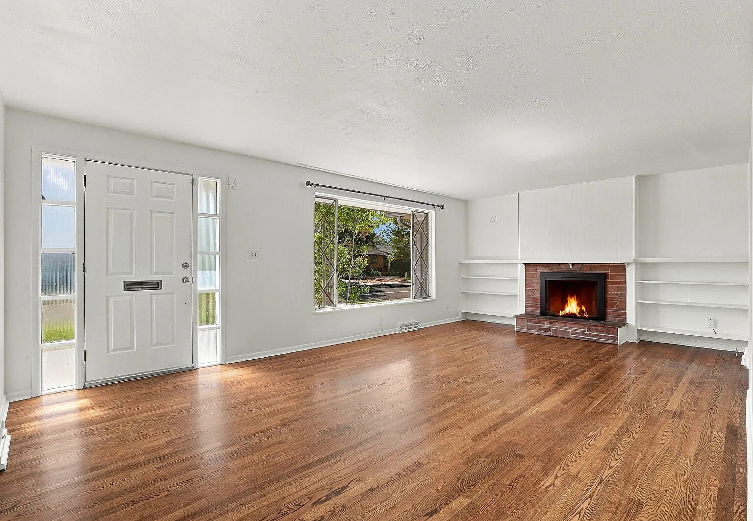 3 bed, 2.0 bath, 1372 sqft, $2,800 — Photo 4