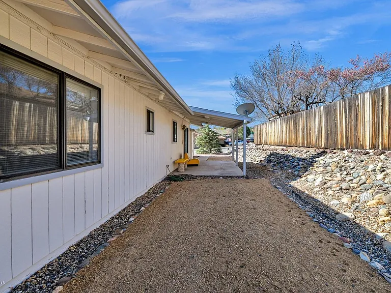 1602 Luna Ct — Photo 8