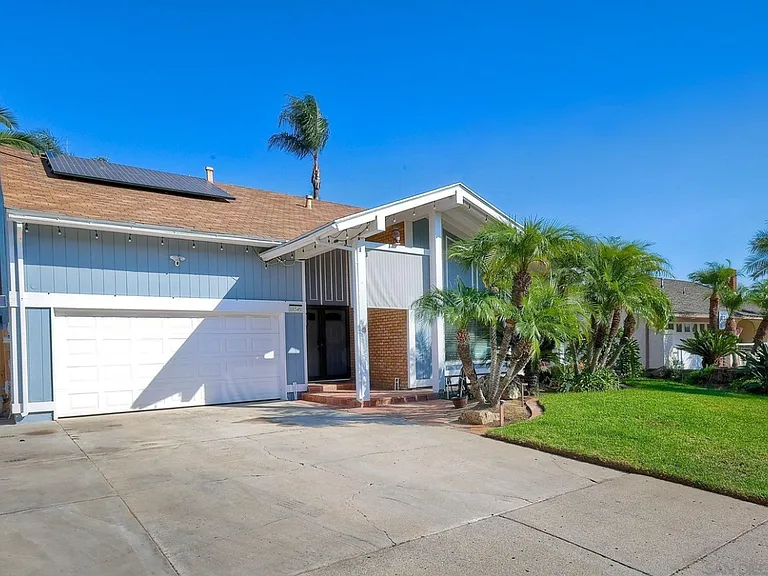 10345 Molino Rd — Photo 1