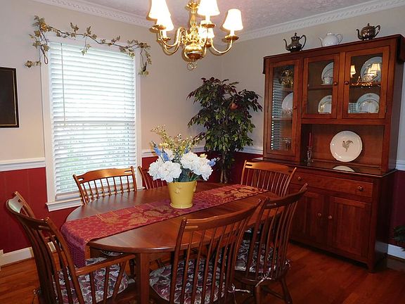 5th image of 459 Berkshire Dr