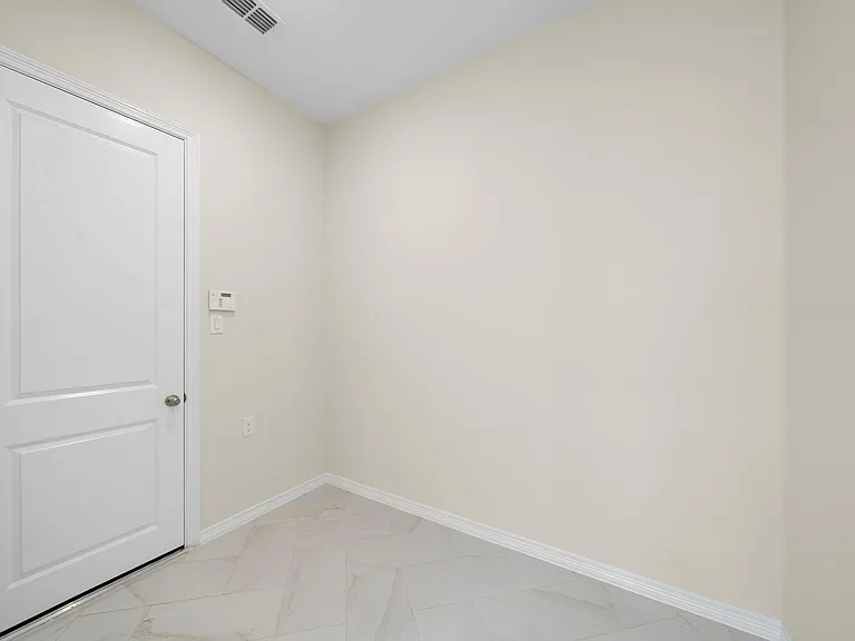 9806 Oakwood Trl — Photo 16