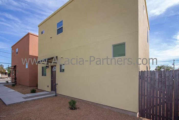 1421 N Belvedere Ave — Photo 3