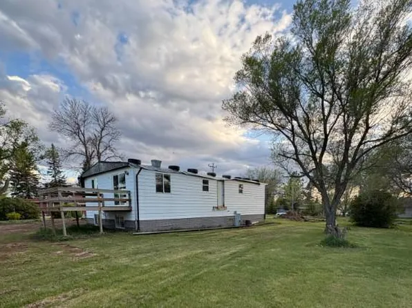 716 5th Ave E, New England, ND 58647