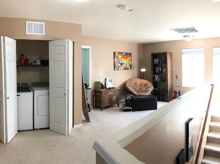 Upstairs landing & laundry