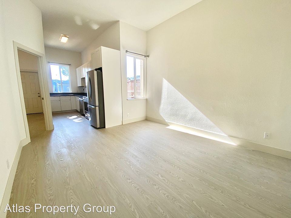 1st image of 965 Oak St