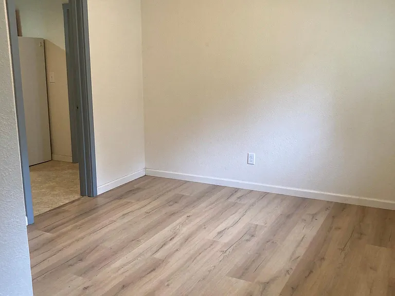 427 Newton Rd — Photo 12