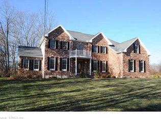 14 Jeremy Garden Ln, Woodbridge, CT 06525