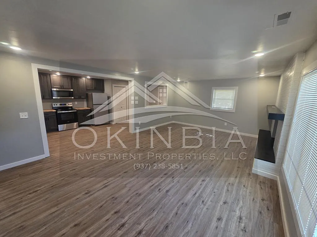 3692 Parkfield Dr — Photo 3