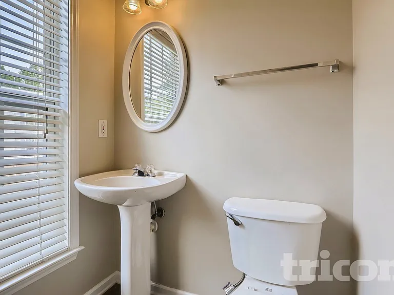 4014 Howell Park Rd — Photo 2