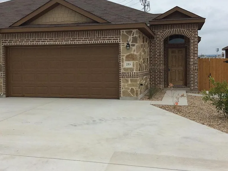 253 Hidden Springs Dr — Photo 2
