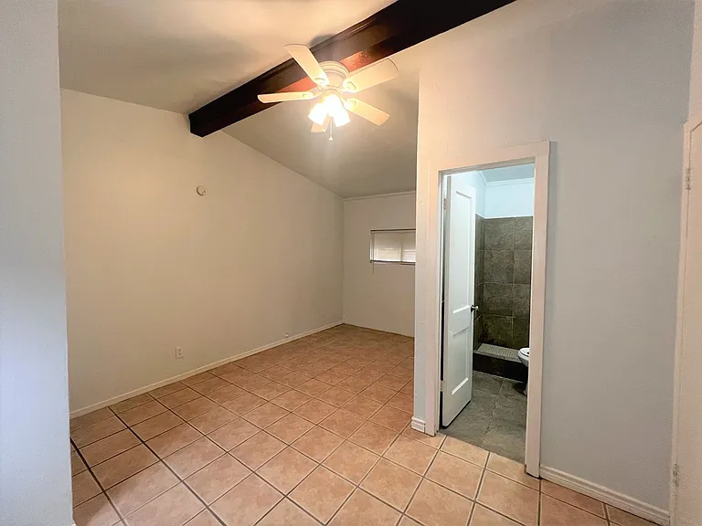 2609 E Cesar Chavez St — Photo 10