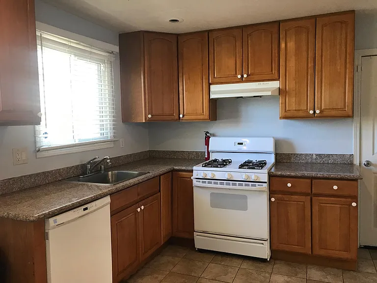 2216 Kendree St — Photo 10