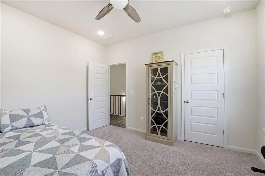 4 bed, 2.5 bath, 2238 sqft, $2,495 — Photo 2