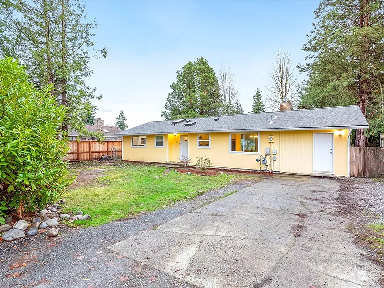 475 Barnes Rd — Photo 1